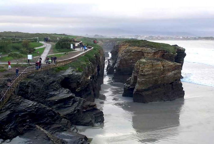 Escaleras acceso playa Catedrales