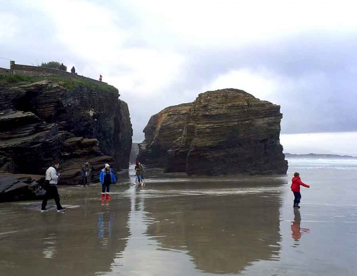 Subiendo marea playa Catedrales