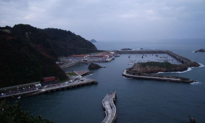 vista del puerto de Cudillero desde el mirador de la Garita